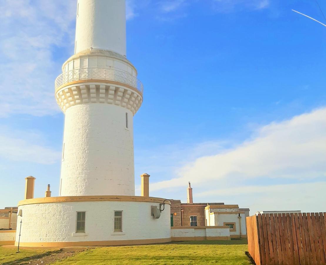 Aberdeen Lighthouse Cottages - Coastal, Dolphins Экстерьер фото