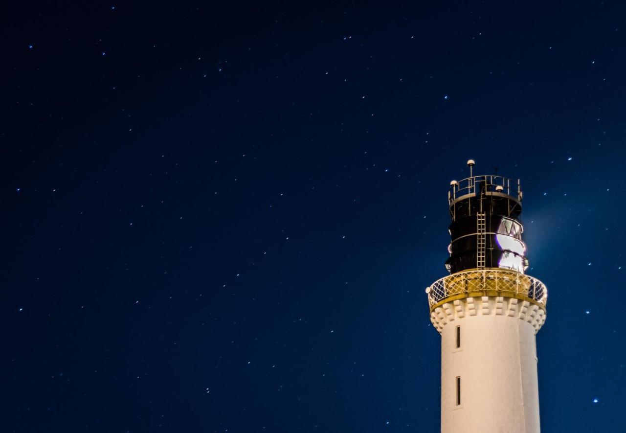 Aberdeen Lighthouse Cottages - Coastal, Dolphins Экстерьер фото